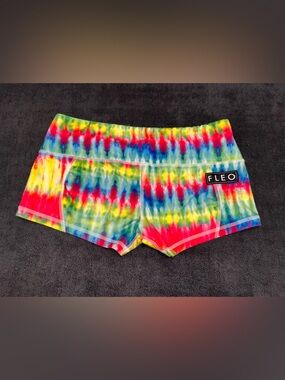 EUC women’s FLEO colorful tie dye athletic shorts. Size Large w/ 2.5” inseam